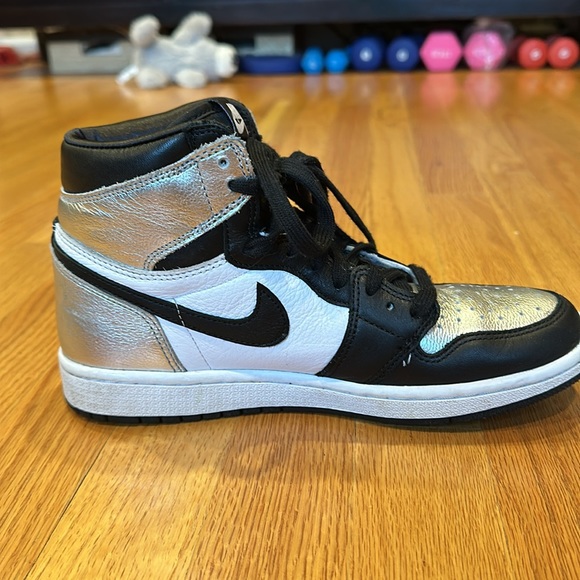 2021 NIKE AIR JORDAN BLACK AND SILVER HIGH TOPS - SIZE 7 1/2 - Picture 8 of 10